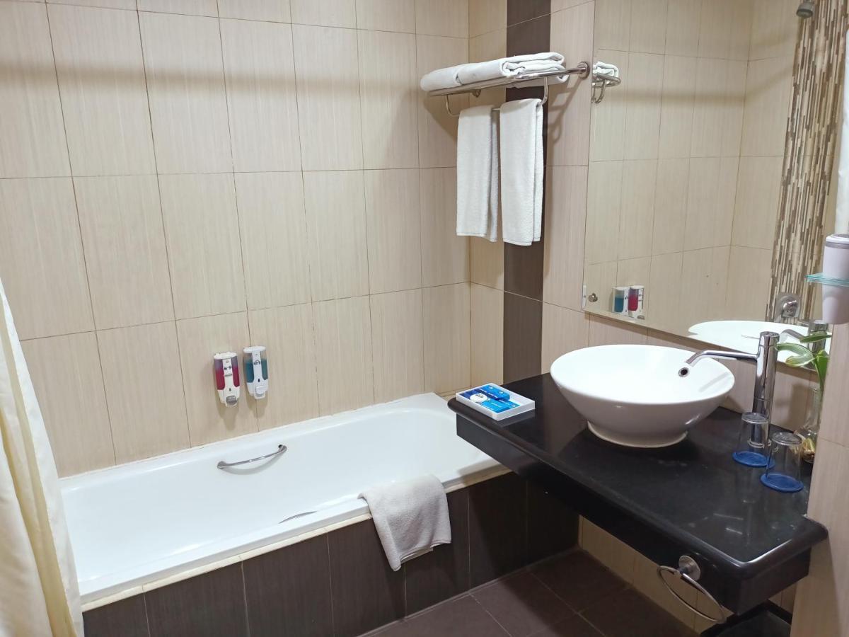 Days Hotel & Suites By Wyndham Jakarta Airport Tangerang Exterior photo