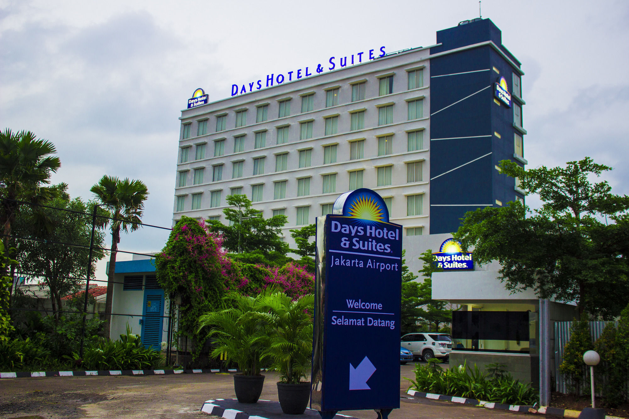 Days Hotel & Suites By Wyndham Jakarta Airport Tangerang Exterior photo